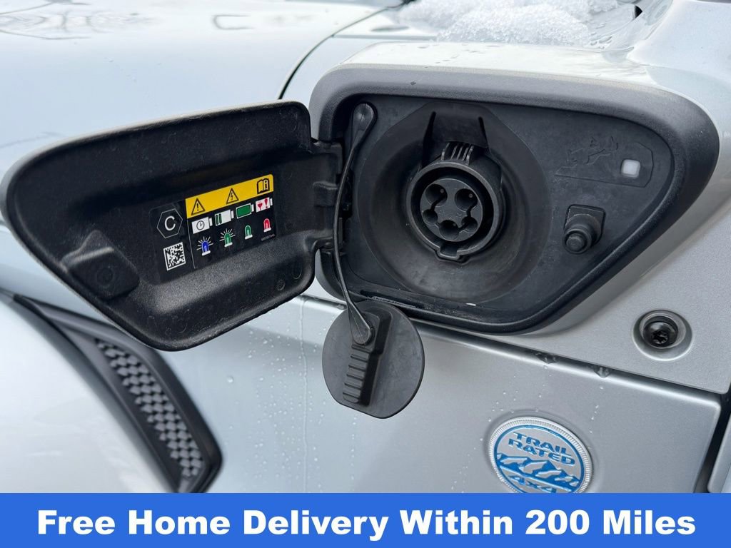Used 2024 Jeep Wrangler Unlimited Sahara w/ Technology Group image 16