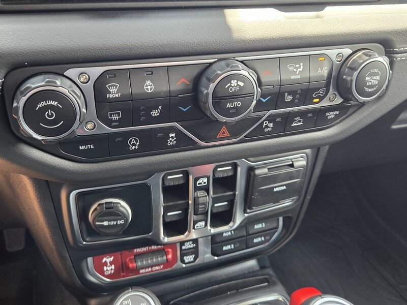 Certified 2024 Jeep Wrangler Unlimited Rubicon AWD/4WD image 18