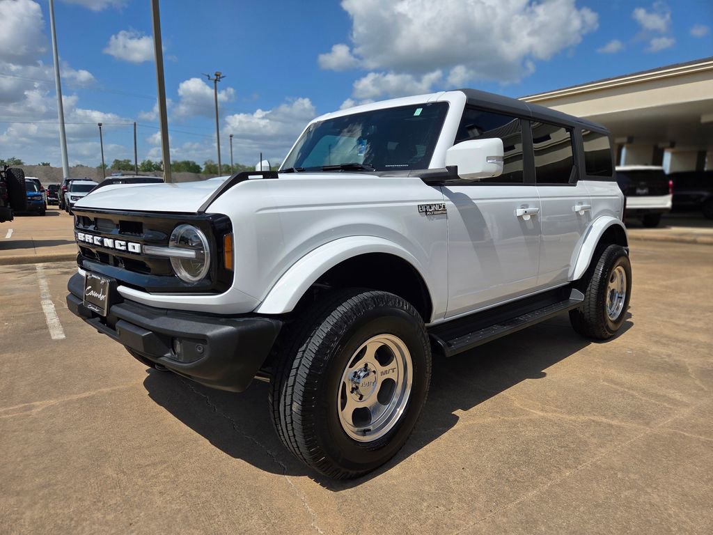 Used 2025 Ford Bronco Outer Banks AWD/4WD image 1