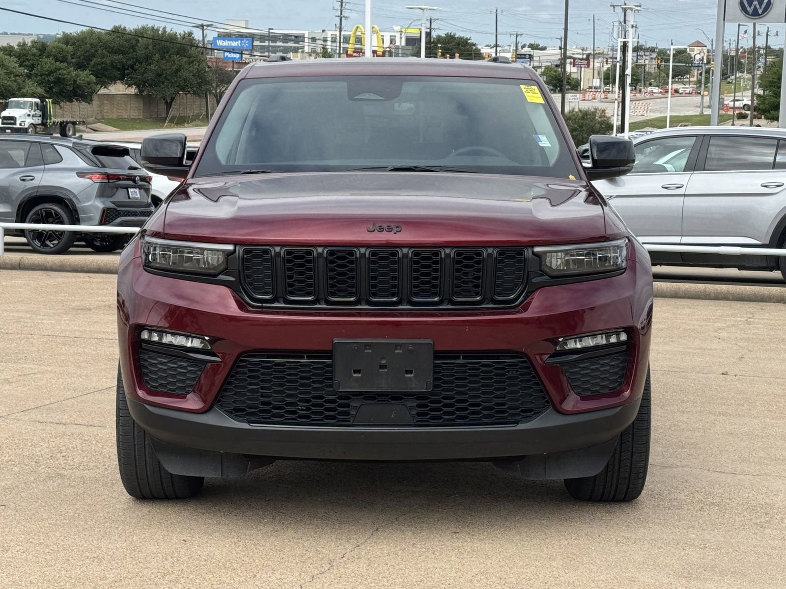 Used 2023 Jeep Grand Cherokee Limited w/ Black Appearance Package AWD/4WD image 9