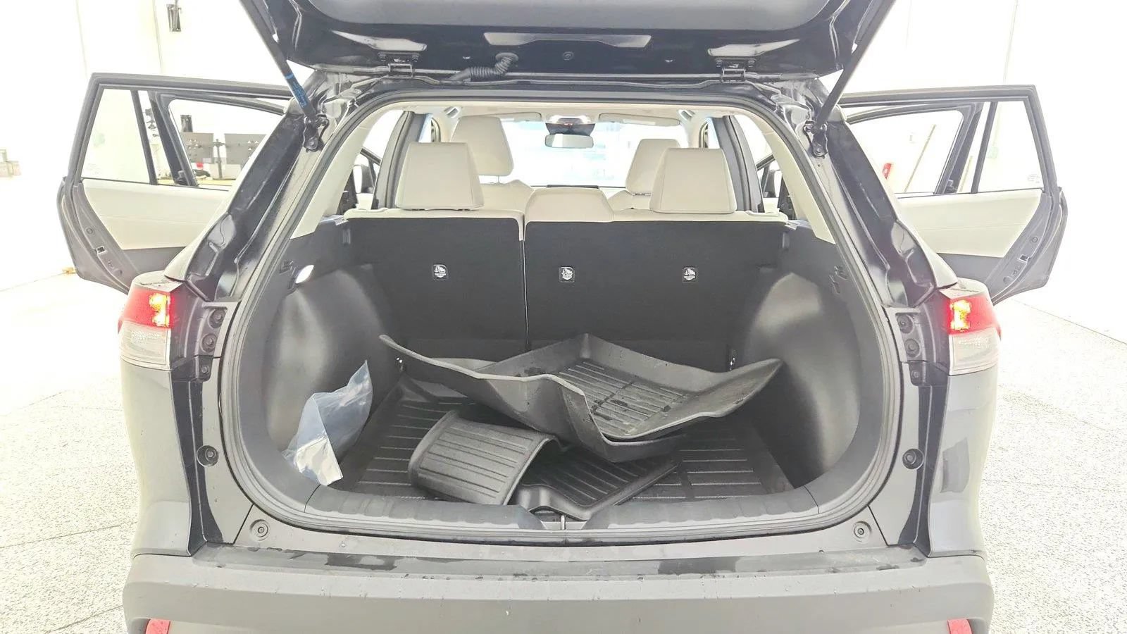 Used 2026 Toyota Corolla Cross L FWD image 37