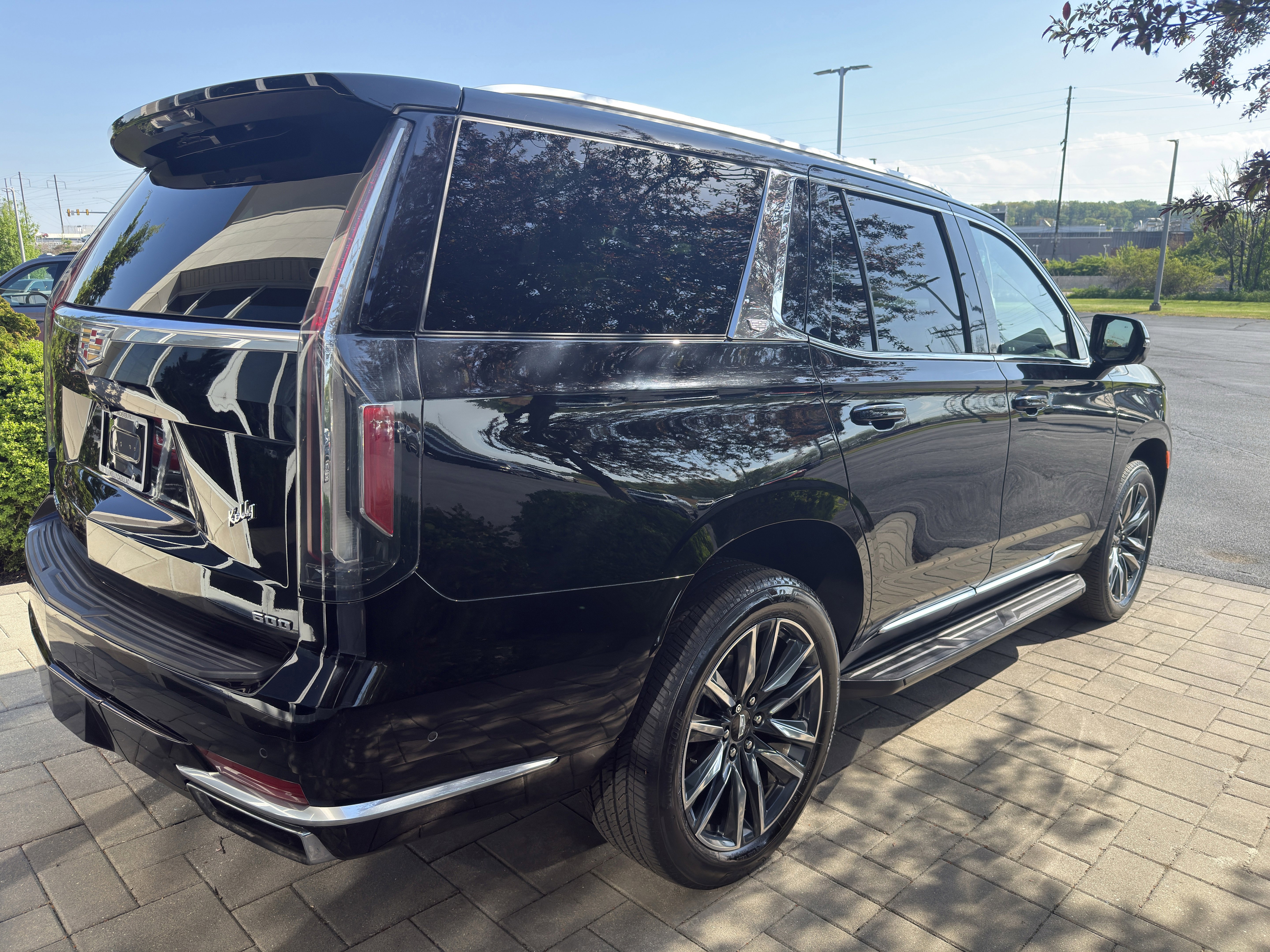 Used 2023 Cadillac Escalade Premium Luxury AWD/4WD image 8