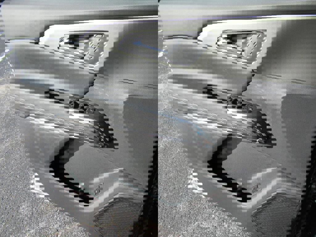 New 2025 Chevrolet Traverse LT image 23