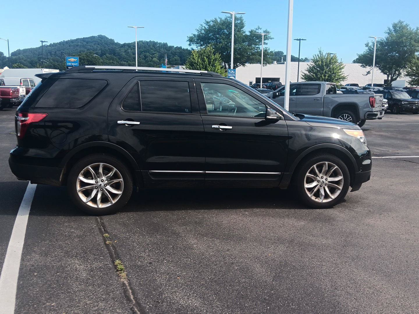 Used 2015 Ford Explorer Limited w/ Equipment Group 302A AWD/4WD image 3