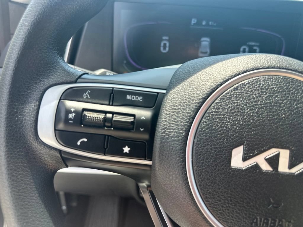 Used 2025 Kia Sportage LX FWD image 17