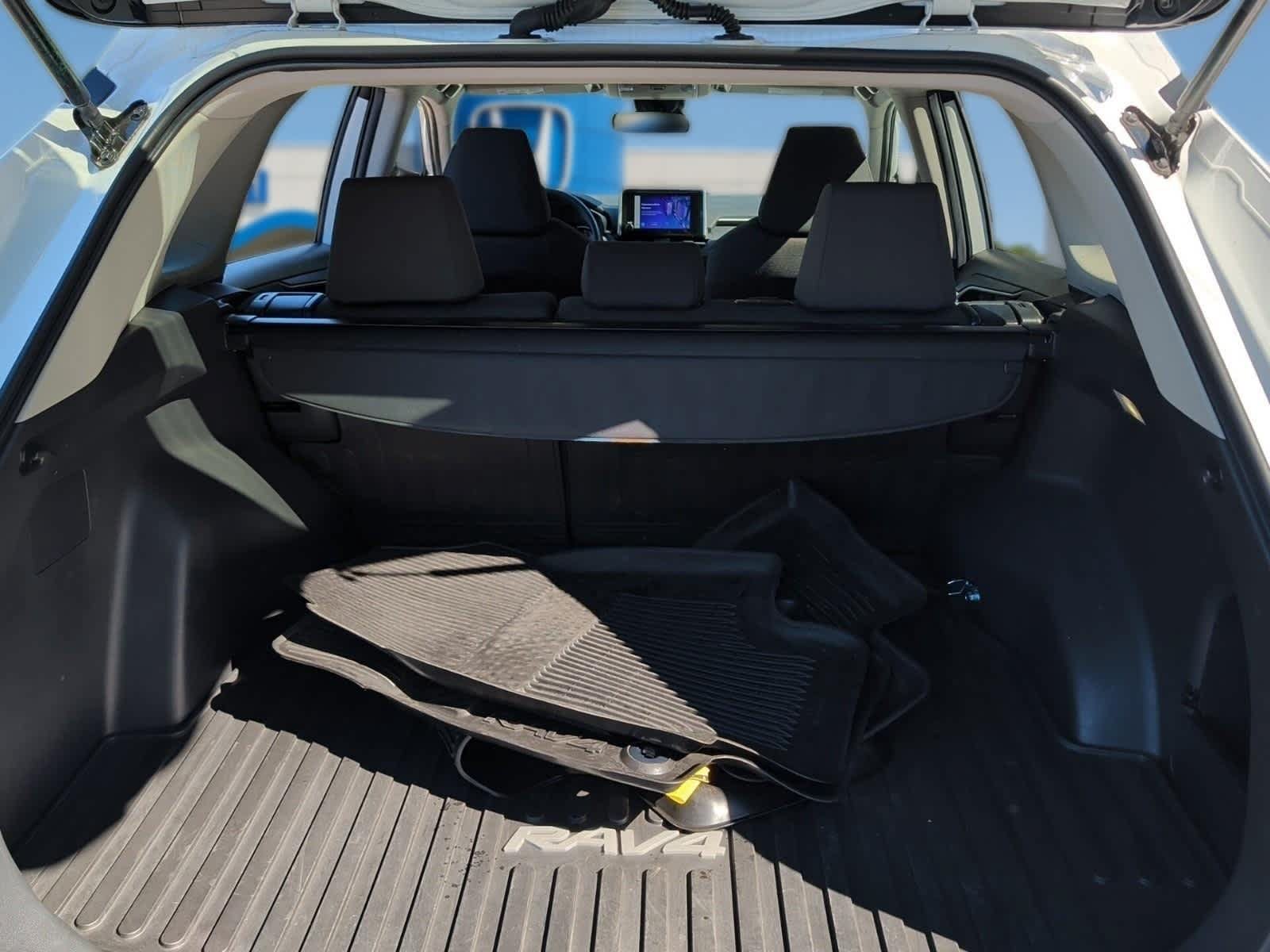 Used 2023 Toyota RAV4 XLE AWD/4WD image 33