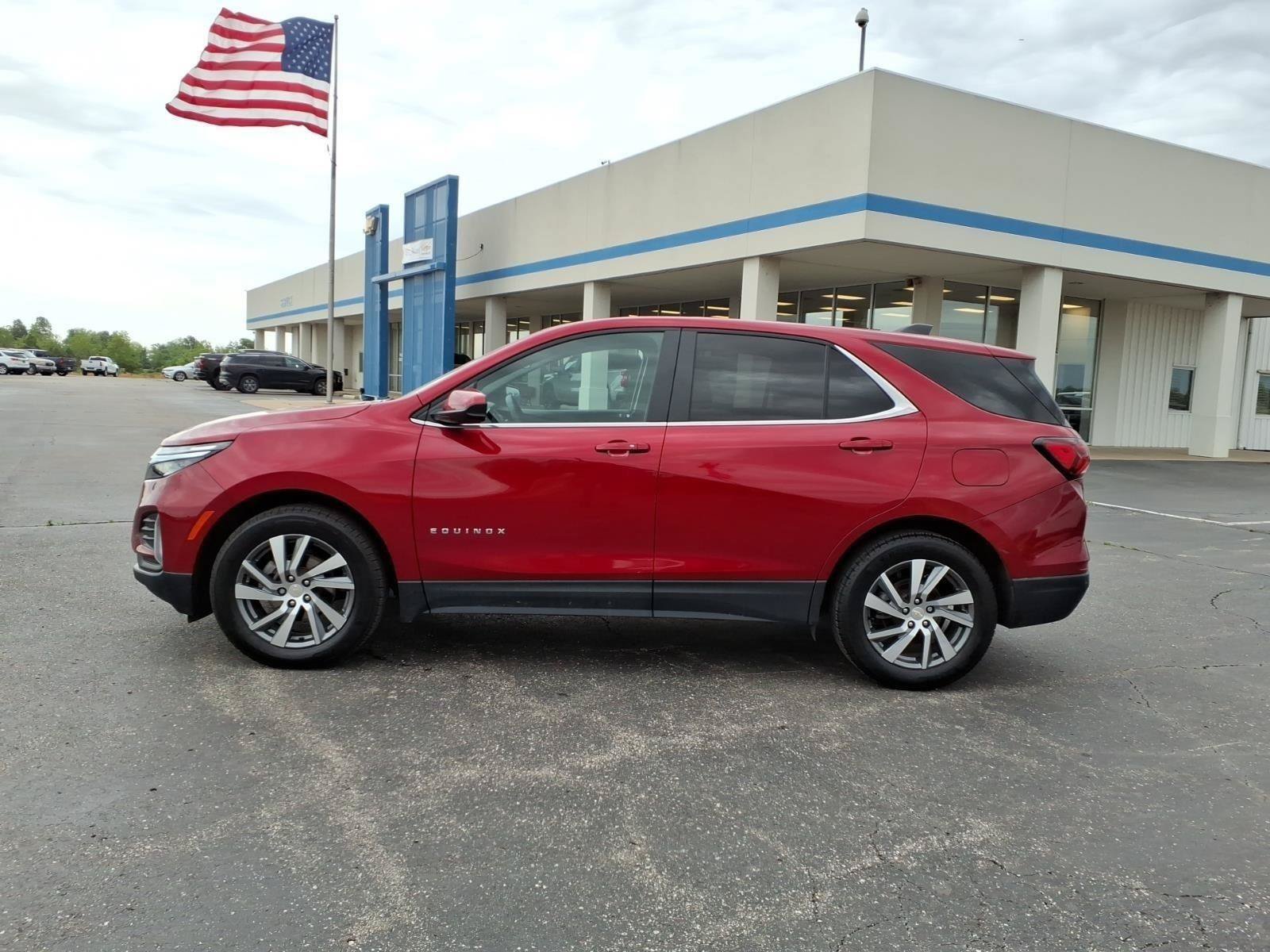 Used 2024 Chevrolet Equinox LT w/ LPO, Floor Liner Package FWD image 2