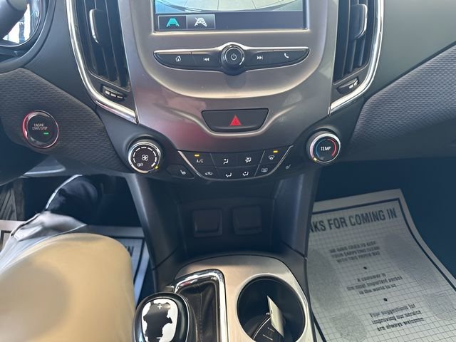 Used 2018 Chevrolet Cruze LT w/ Convenience Package image 12