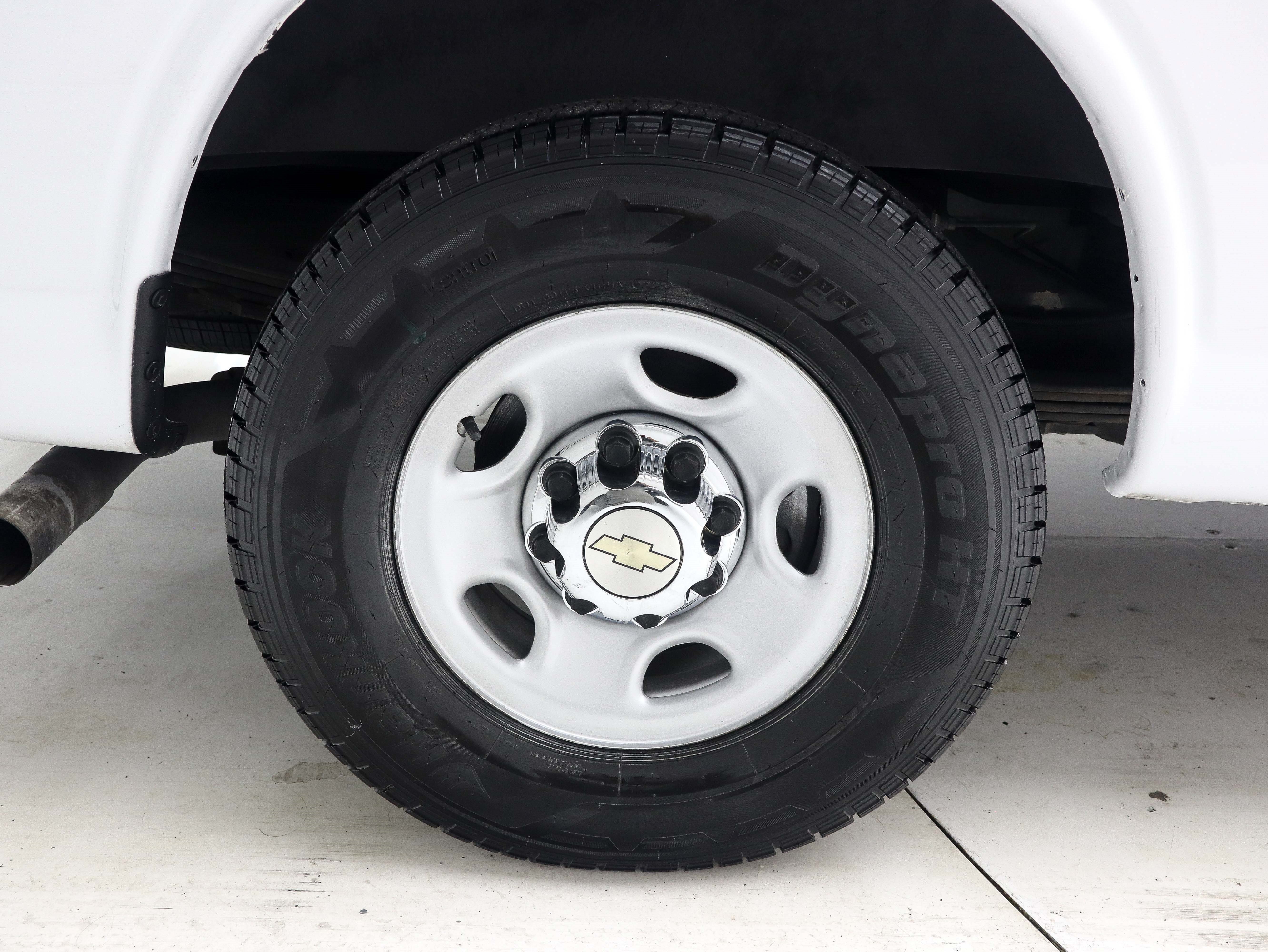Used 2016 Chevrolet Express 3500 LT w/ LT Preferred Equipment Group RWD image 28