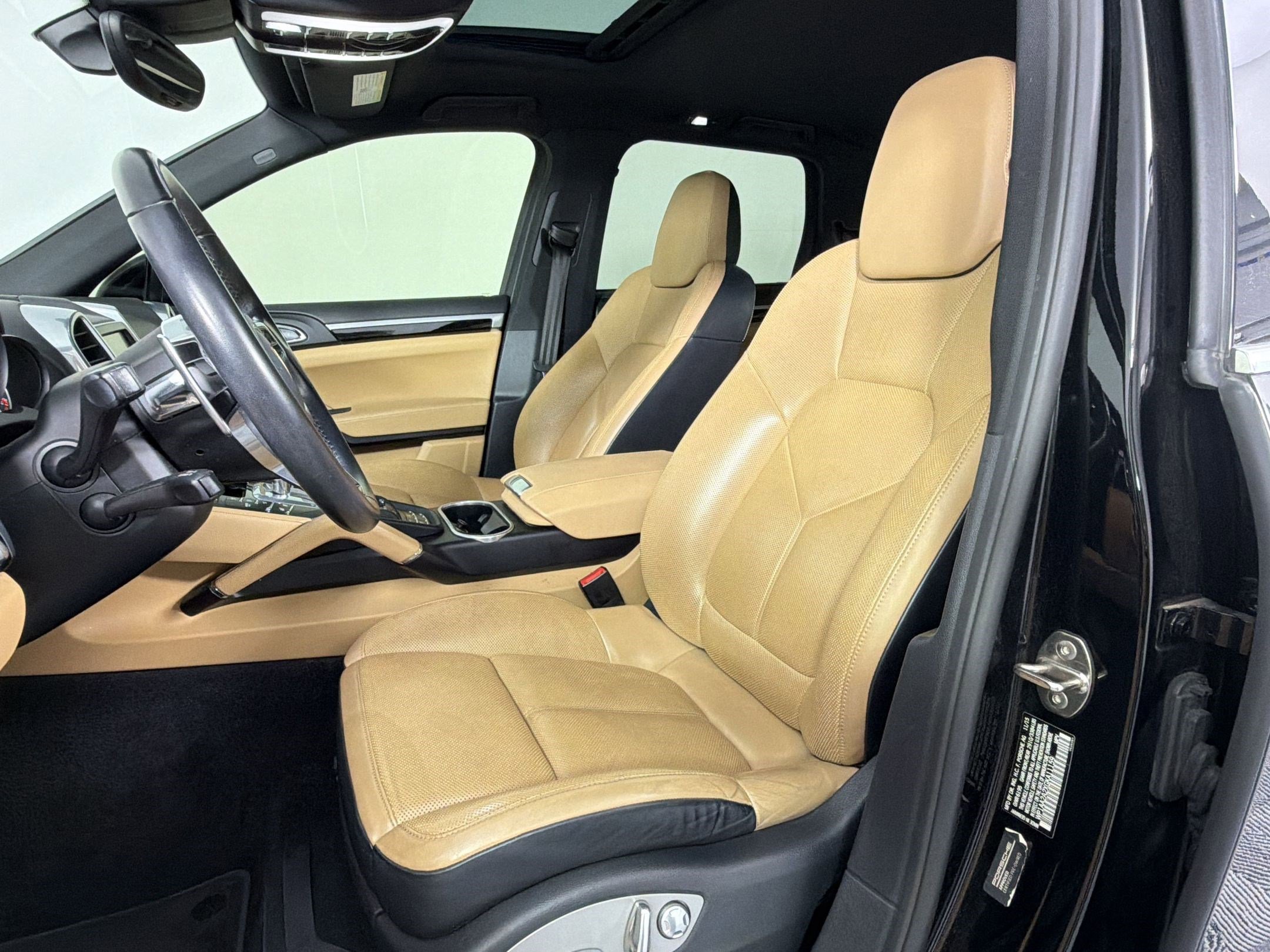 Used 2016 Porsche Cayenne image 5