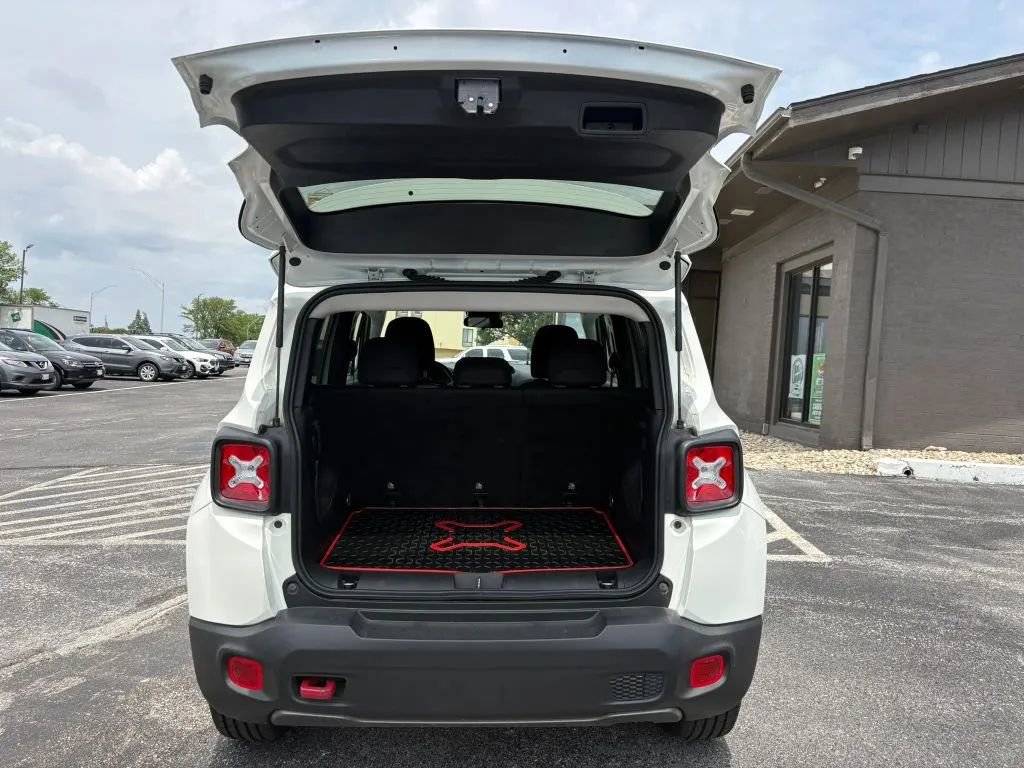 Used 2020 Jeep Renegade Trailhawk w/ Cold Weather Group AWD/4WD image 10