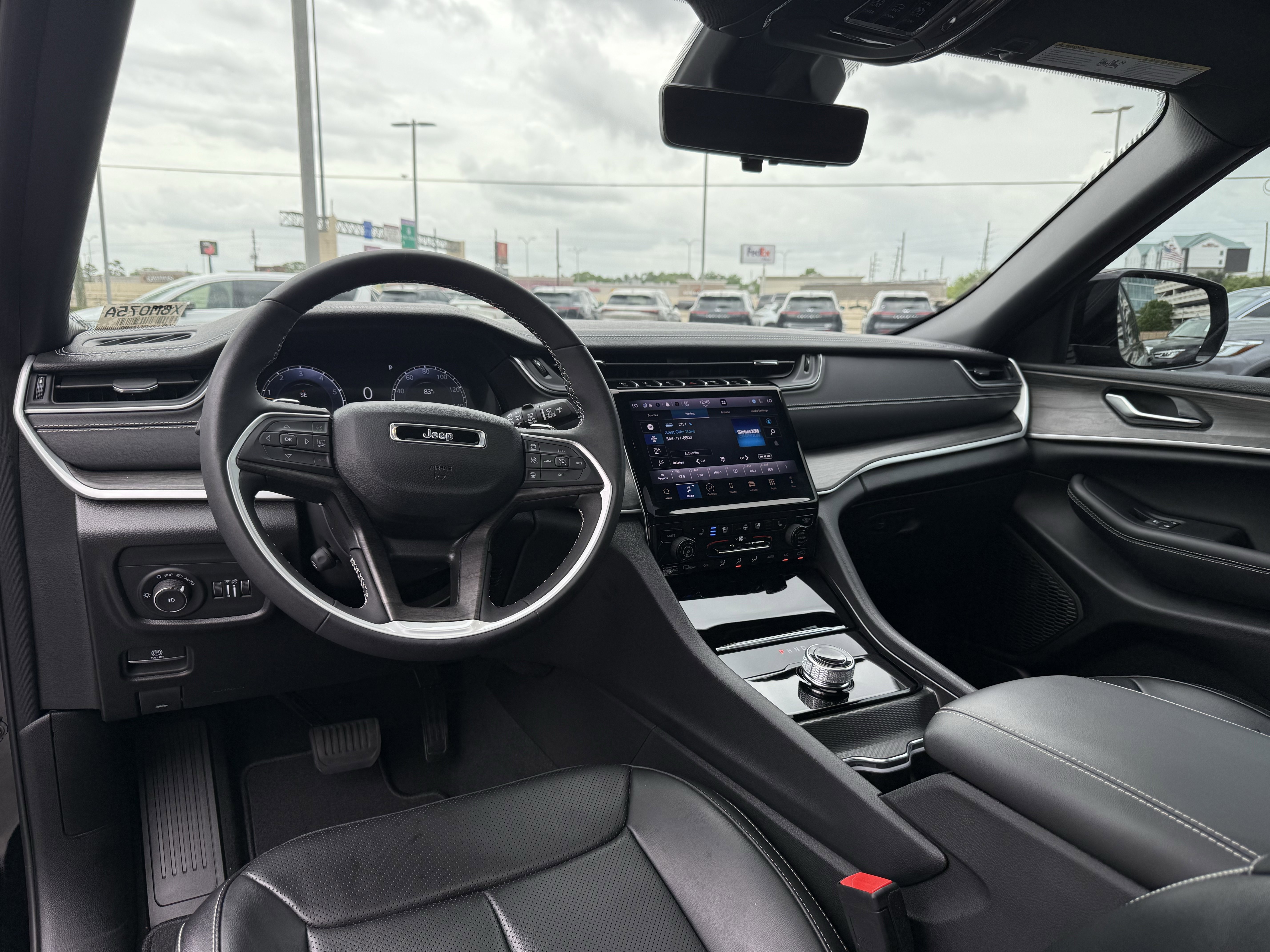 Used 2024 Jeep Grand Cherokee Limited w/ Luxury Tech Group II image 17