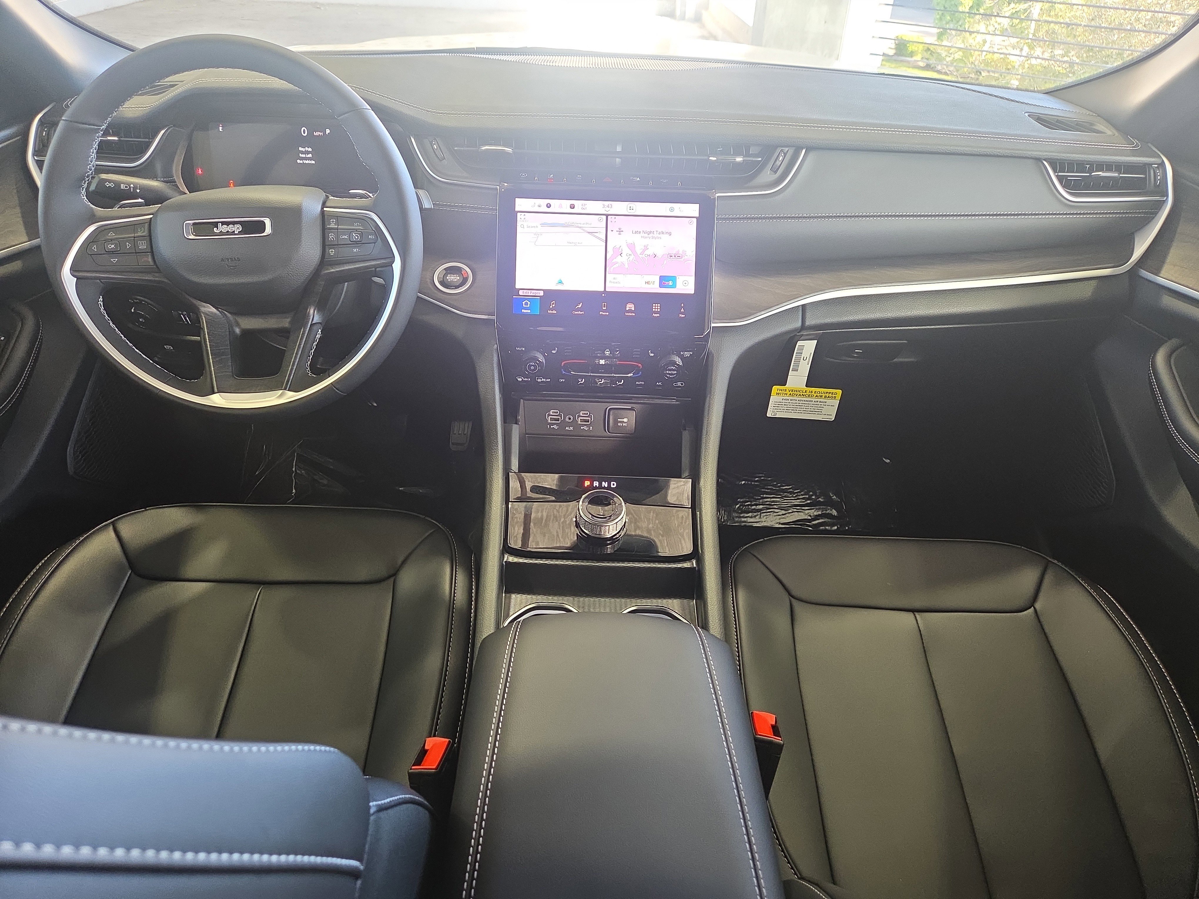 New 2025 Jeep Grand Cherokee Limited w/ Black Appearance Package image 16