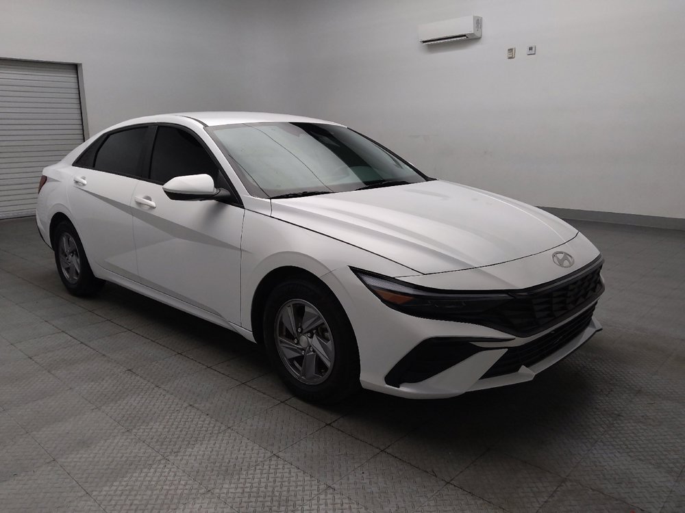 Used 2024 Hyundai Elantra SE FWD image 13