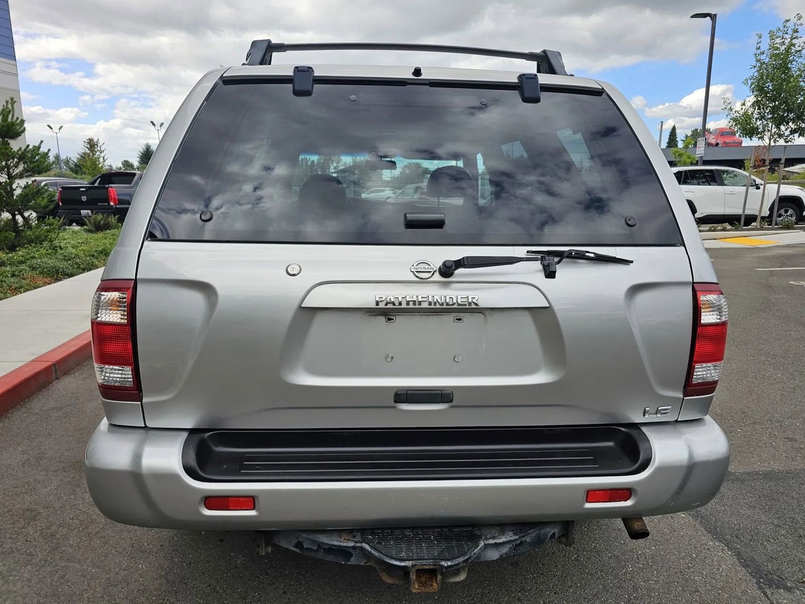Used 2002 Nissan Pathfinder LE image 4