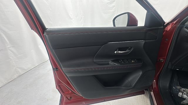 Certified 2025 Nissan Kicks SR image 18