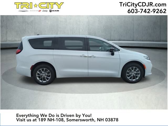 New 2026 Chrysler Pacifica Select image 6