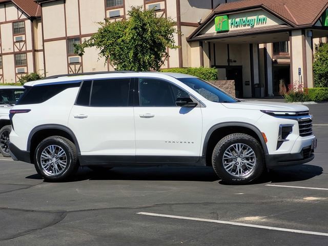 Used 2024 Chevrolet Traverse LT FWD image 4
