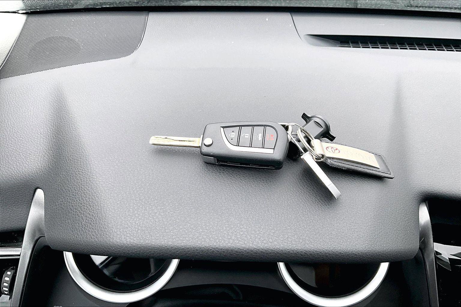 Used 2023 Toyota Camry LE image 12