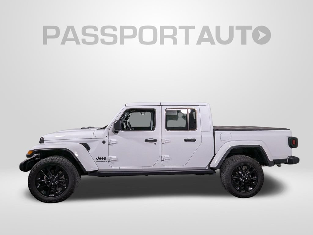Used 2024 Jeep Gladiator Sport AWD/4WD image 2