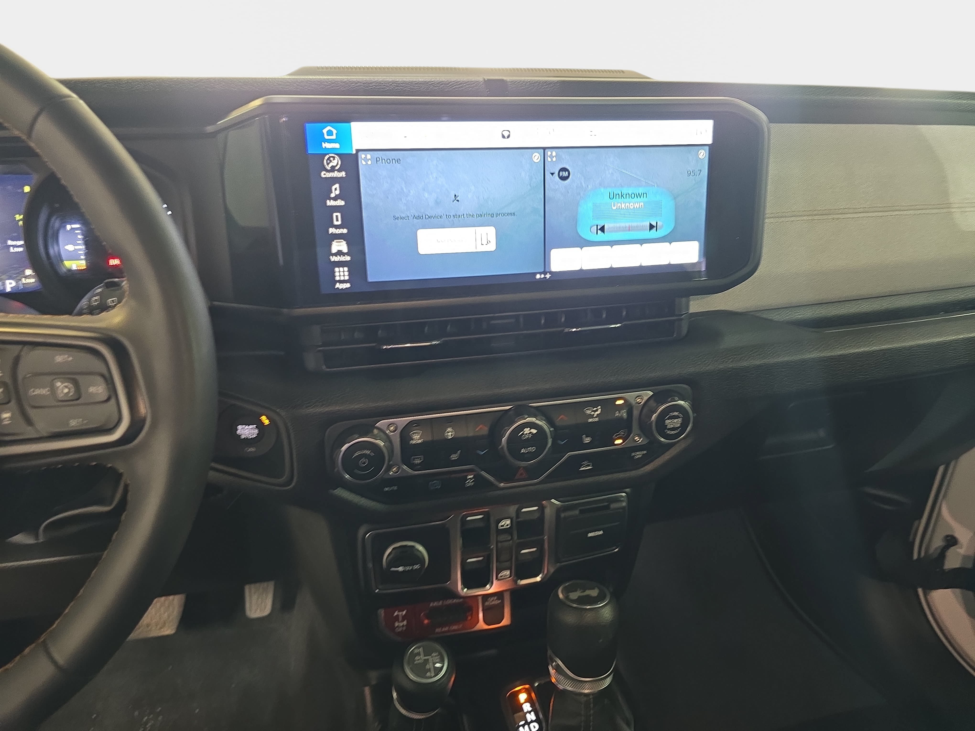 Used 2024 Jeep Wrangler Unlimited AWD/4WD image 17