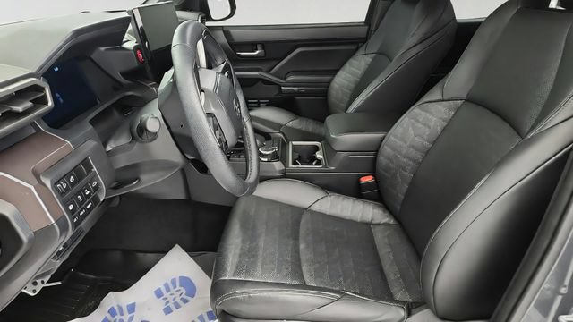 Used 2024 Toyota Tacoma TRD Sport w/ TRD Sport Premium Package AWD/4WD image 10