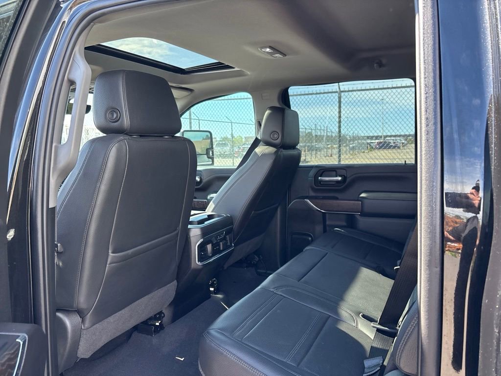 Used 2022 GMC Sierra 3500 Denali w/ Denali Ultimate Package AWD/4WD image 8