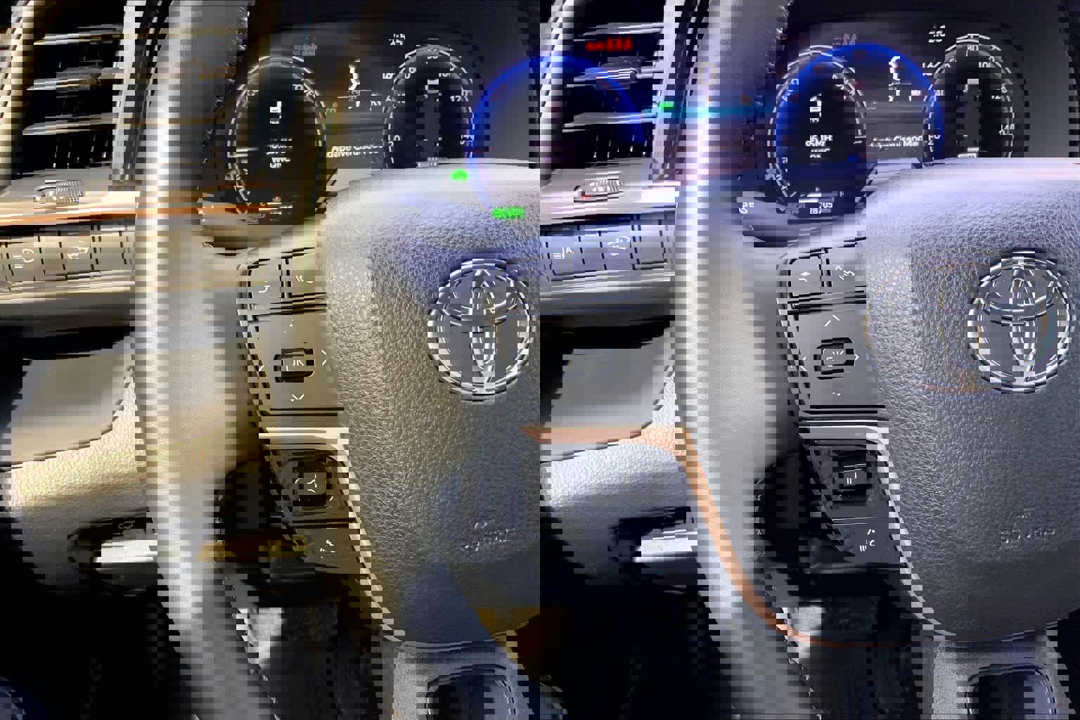 Used 2023 Toyota Crown Limited image 24