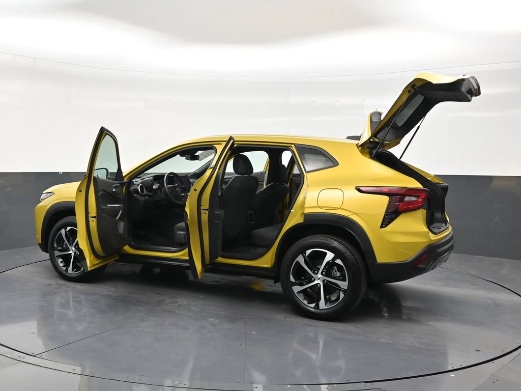 Used 2025 Chevrolet Trax RS FWD image 31