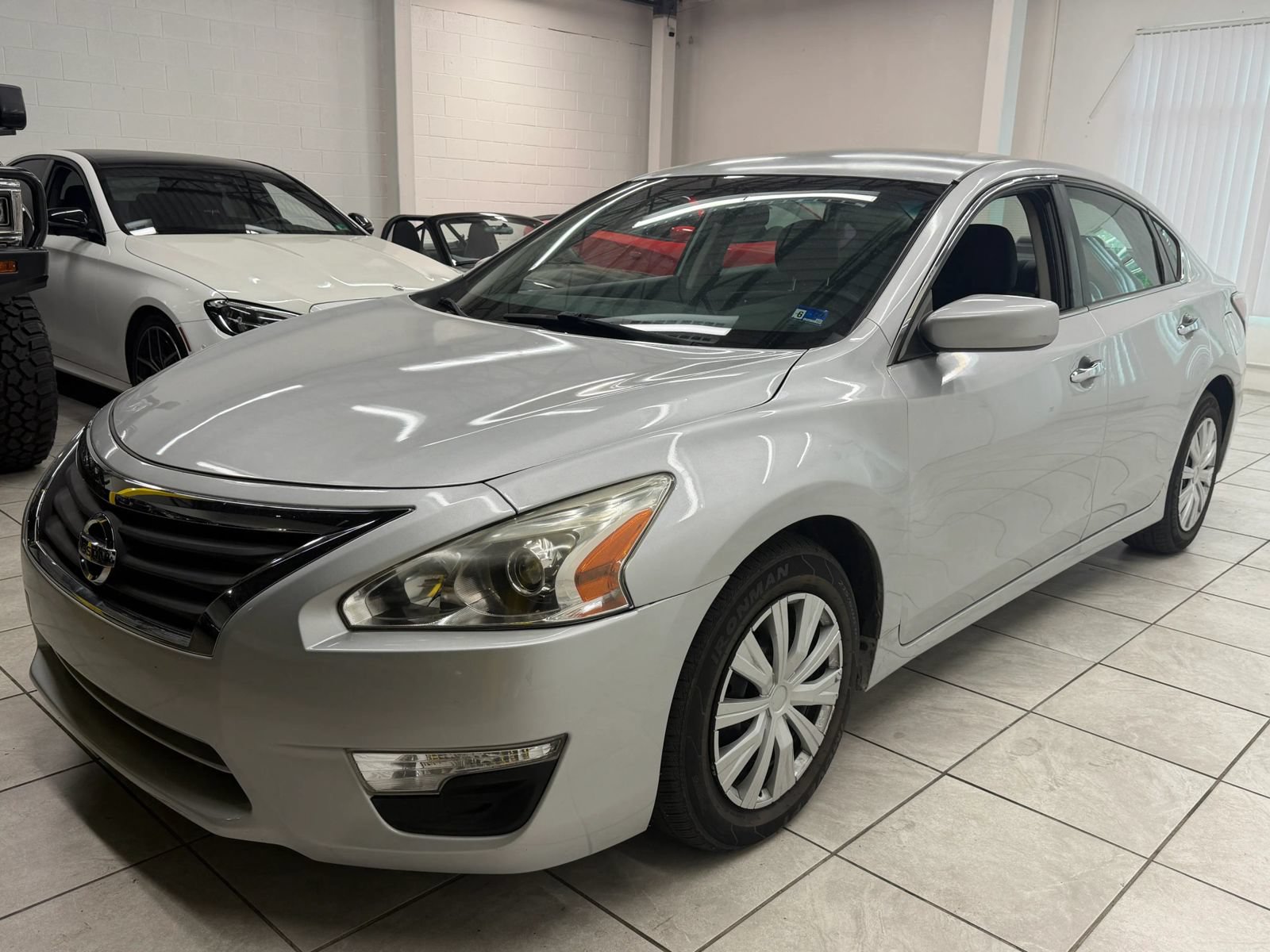 Used 2015 Nissan Altima 2.5 S w/ Power Driver Seat Package FWD image 2