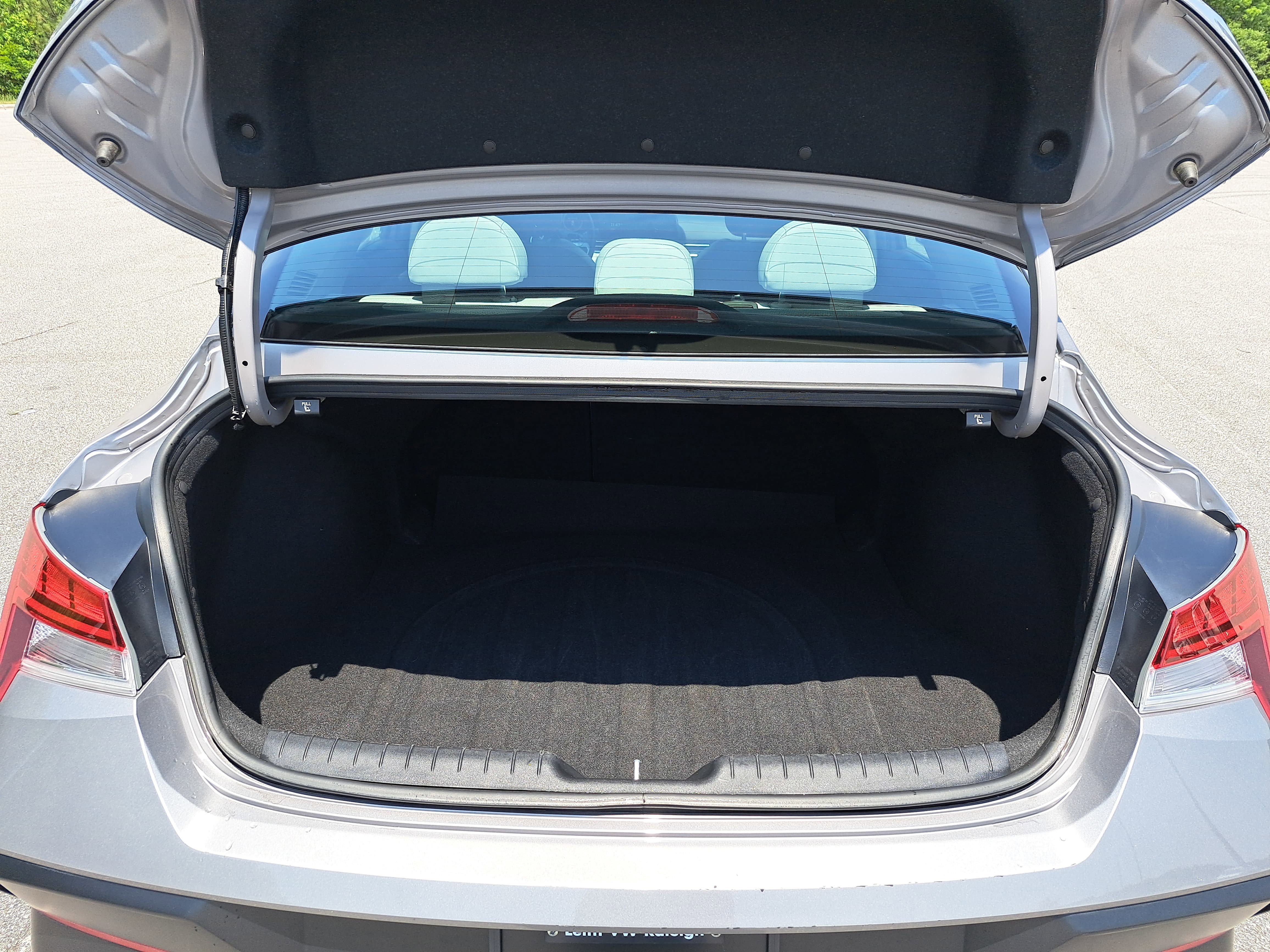 Used 2025 Hyundai Elantra Limited FWD image 12