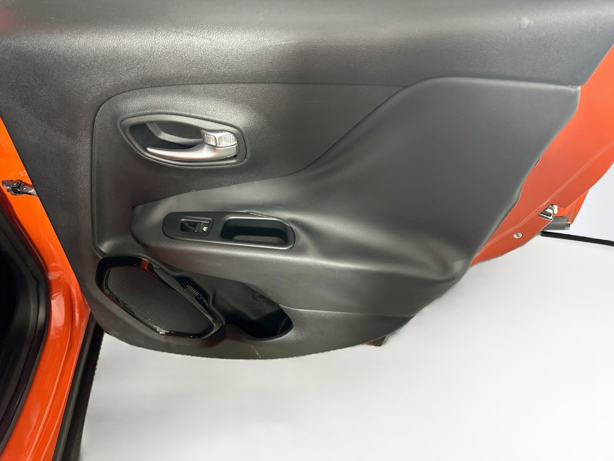 Used 2017 Jeep Renegade Altitude FWD image 27
