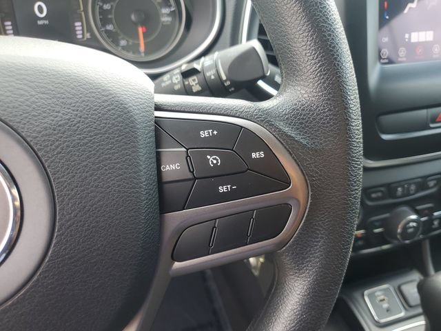Used 2019 Jeep Cherokee Latitude w/ Popular Appearance Group FWD image 17