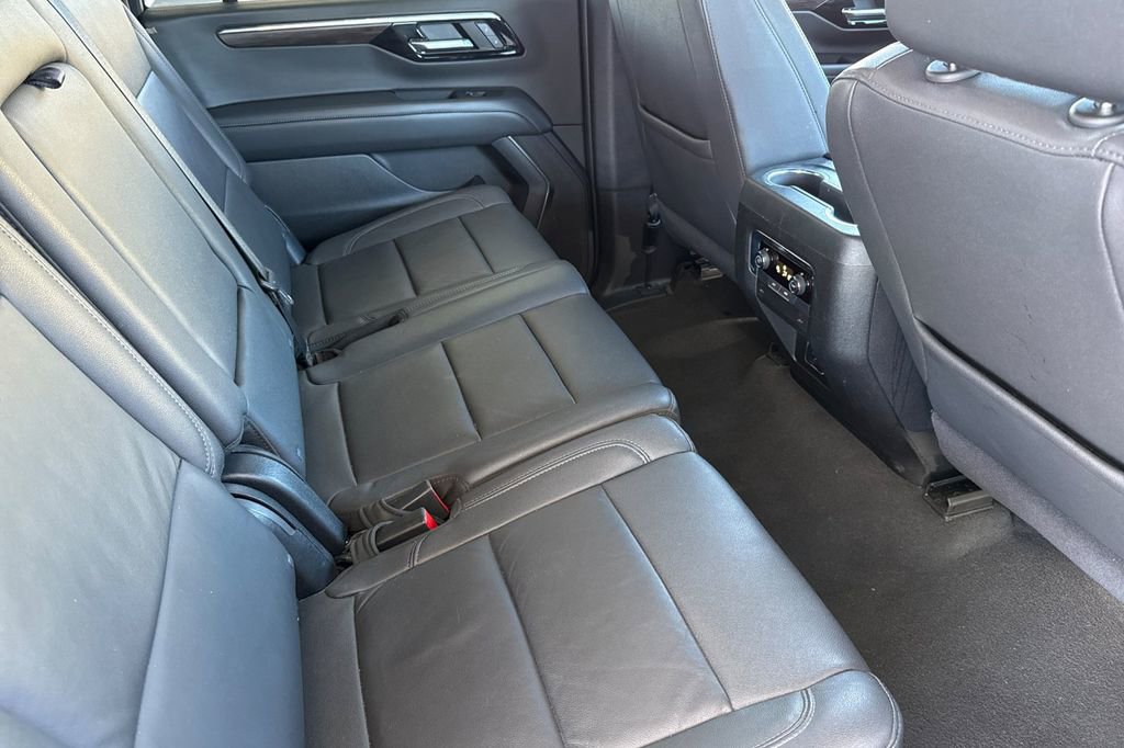 Used 2025 Chevrolet Suburban LT image 24