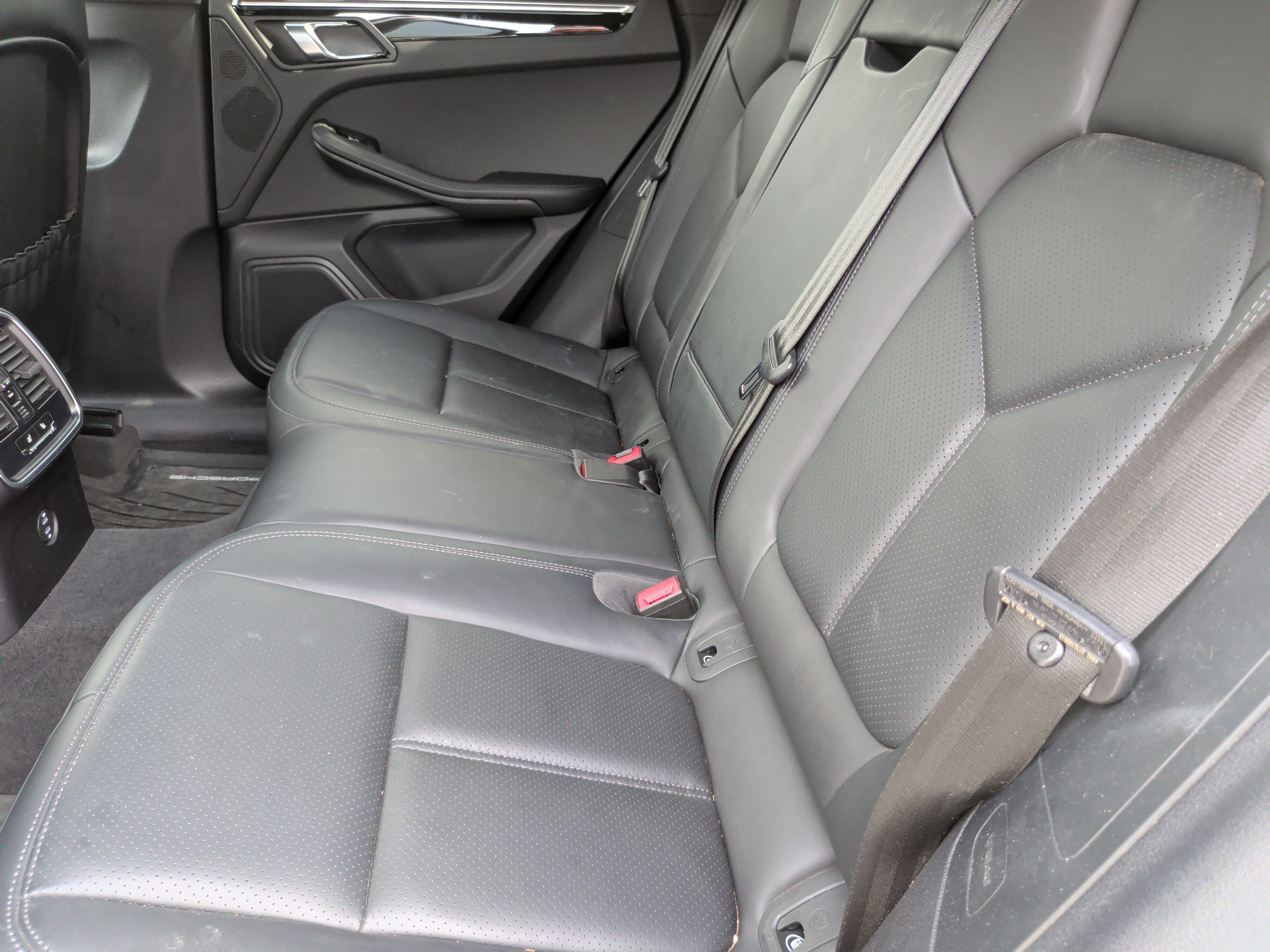 Used 2023 Porsche Macan image 37