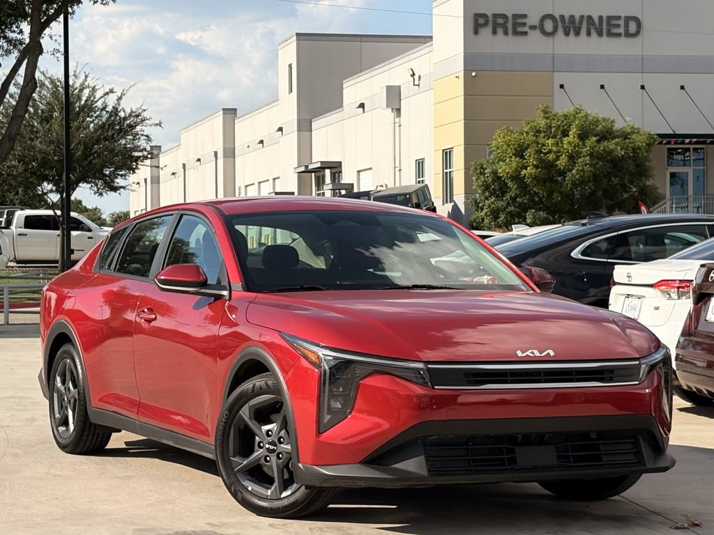 Used 2025 Kia K4 FWD image 2