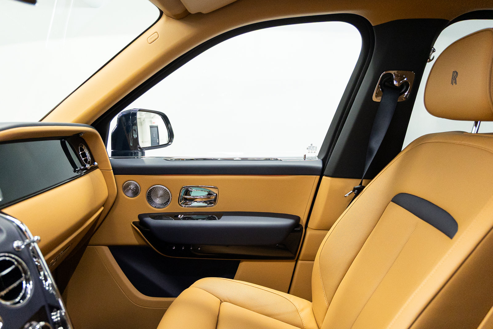 Certified 2025 Rolls-Royce Cullinan AWD/4WD image 47