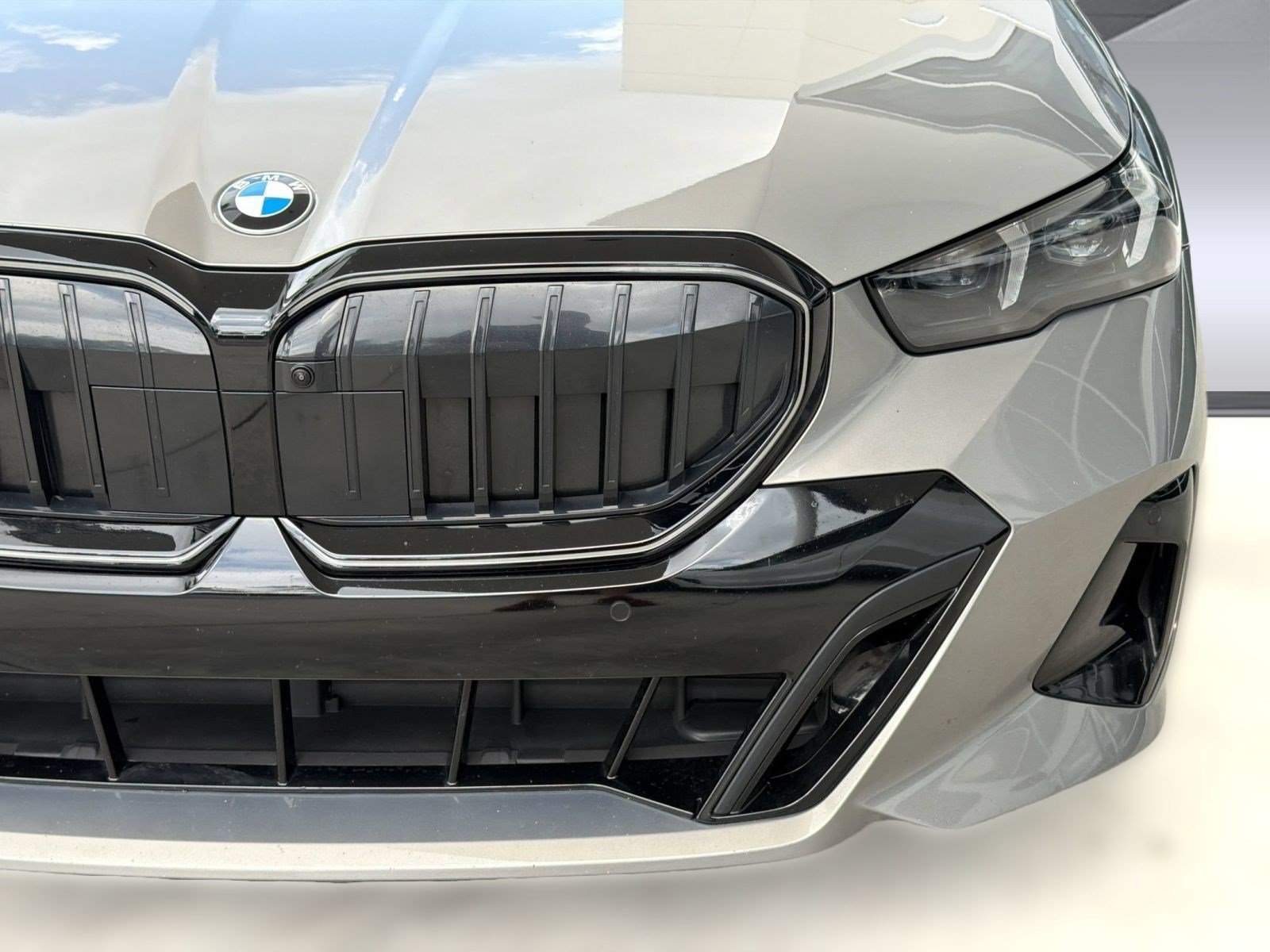 Used 2024 BMW 530i w/ M Sport Package RWD image 12