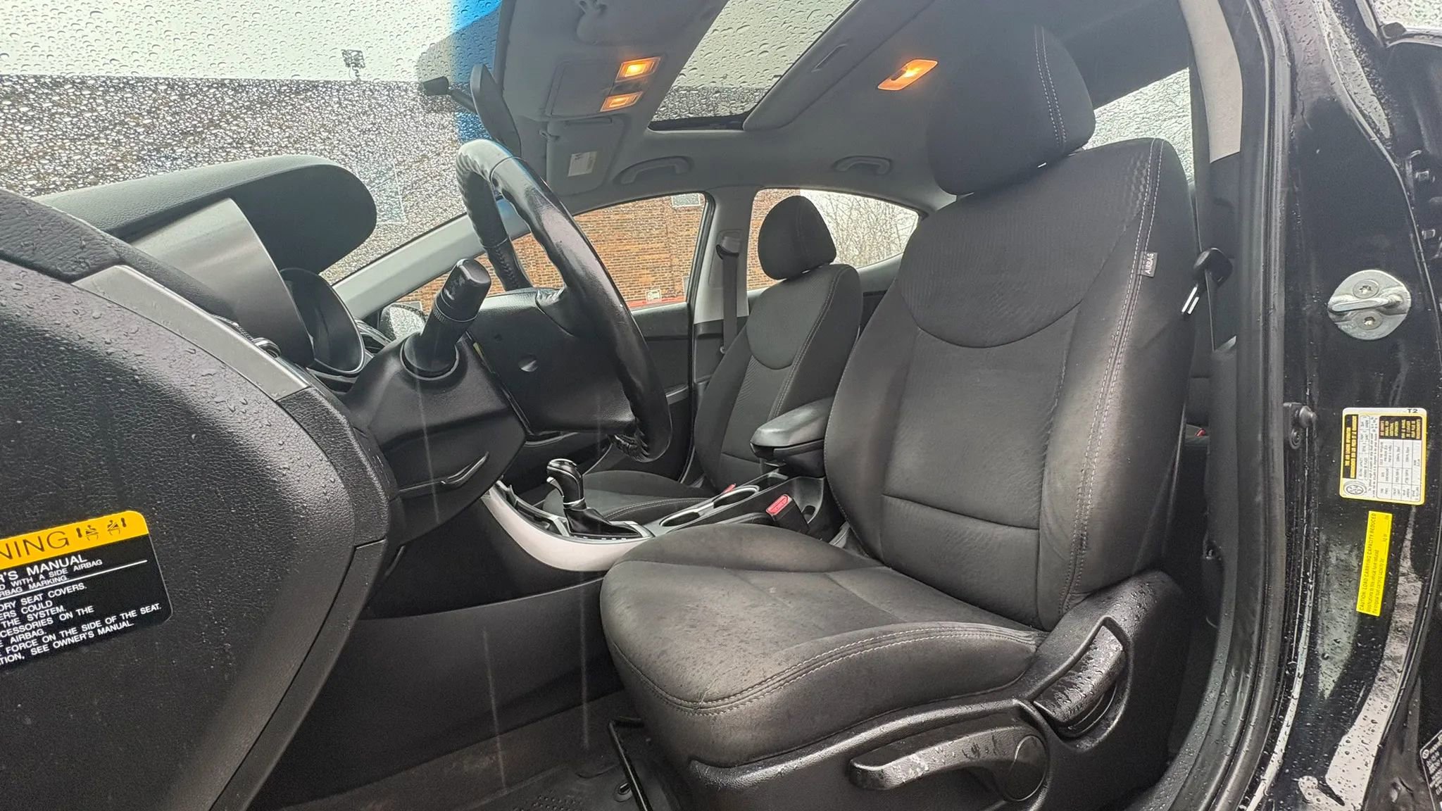 Used 2015 Hyundai Elantra SE w/ Option Group 03 FWD image 2