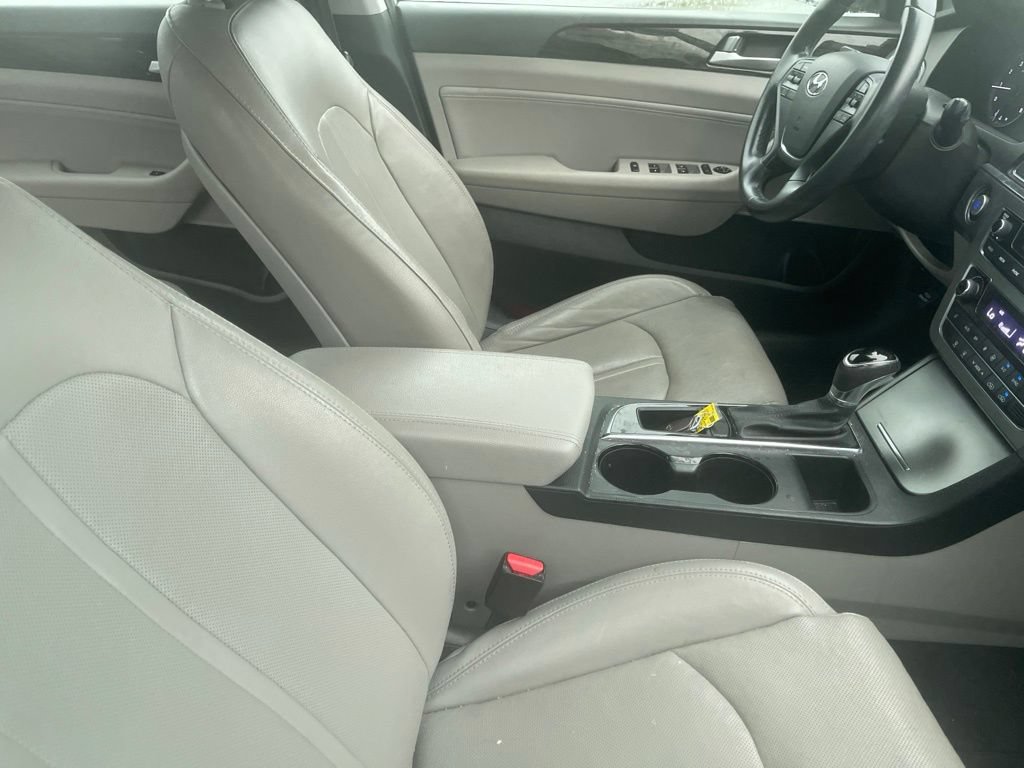 Used 2017 Hyundai Sonata Limited w/ Cargo Package FWD image 10