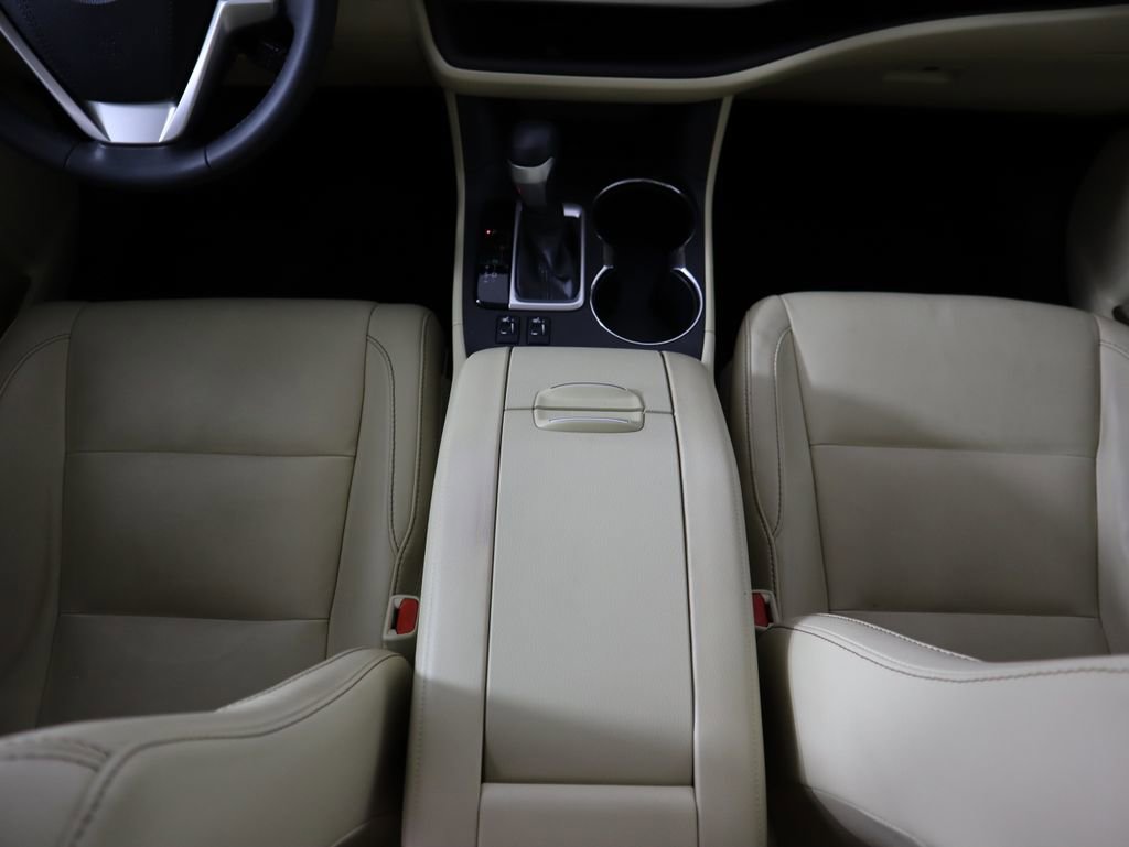 Used 2016 Toyota Highlander XLE image 16