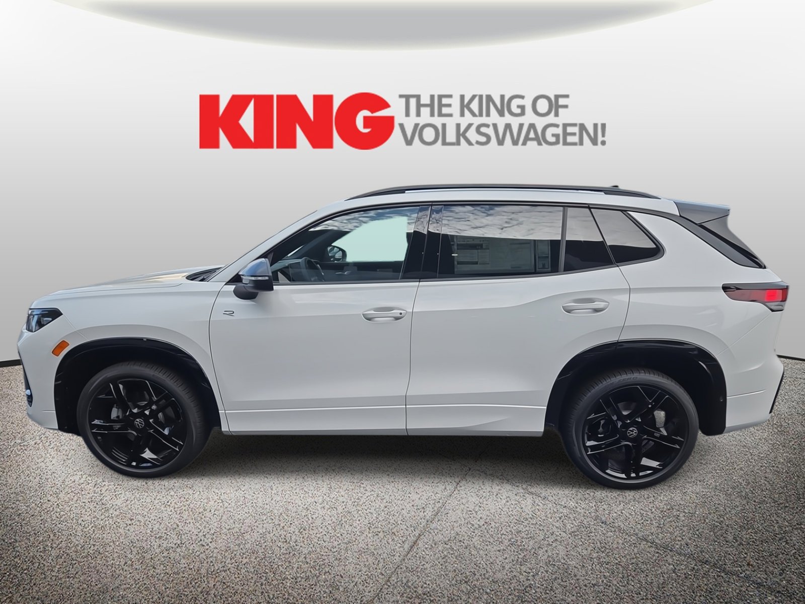 New 2025 Volkswagen Tiguan SE R-Line image 8