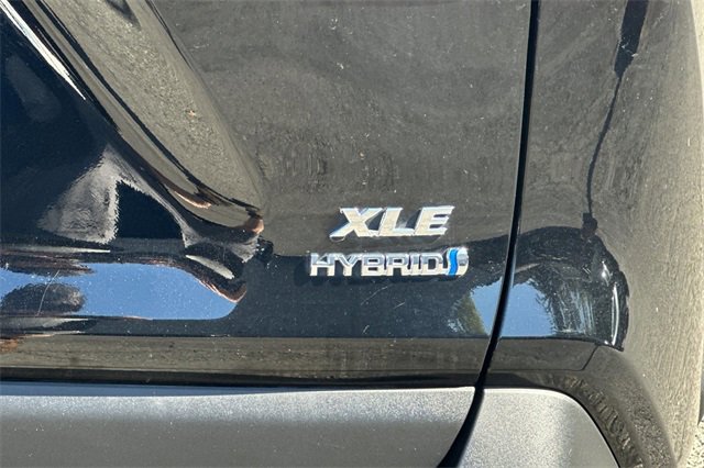 Used 2021 Toyota RAV4 XLE image 27