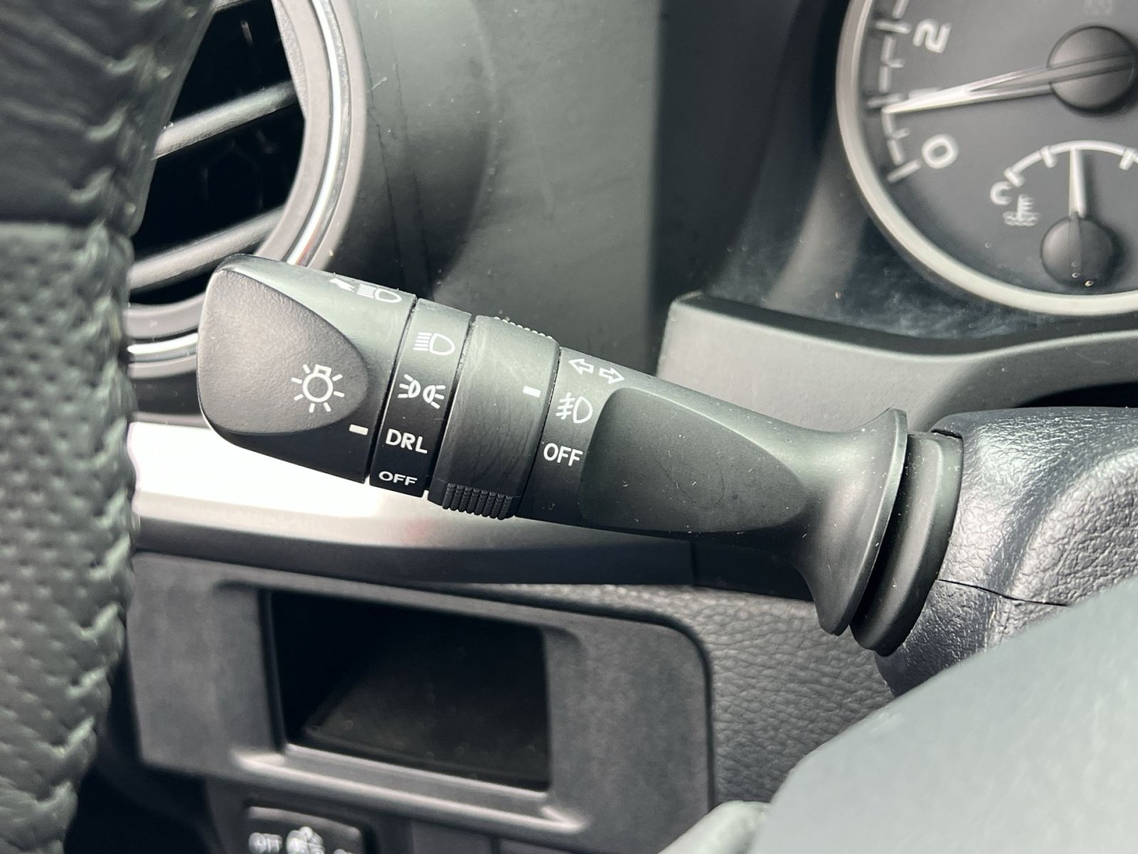 Used 2019 Toyota Tacoma SR5 AWD/4WD image 38