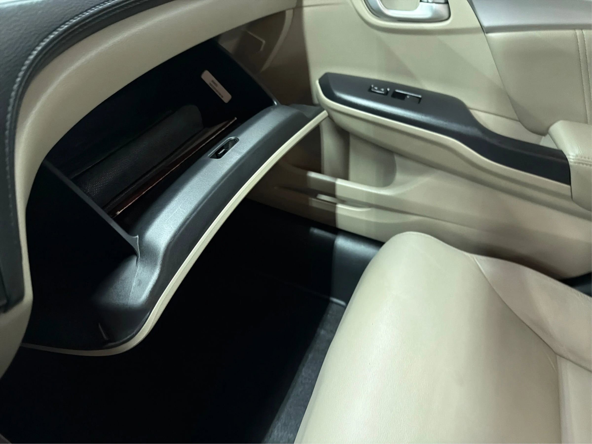 Used 2013 Honda Civic Hybrid Sedan image 24