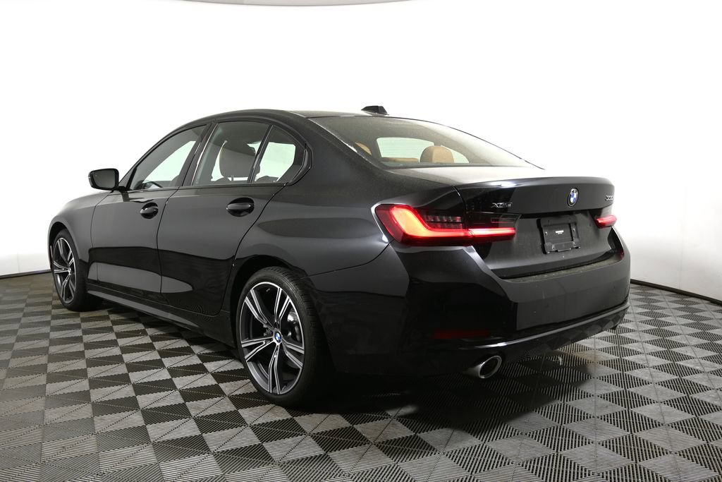 Used 2023 BMW 330i xDrive Sedan w/ Premium Package AWD/4WD image 9