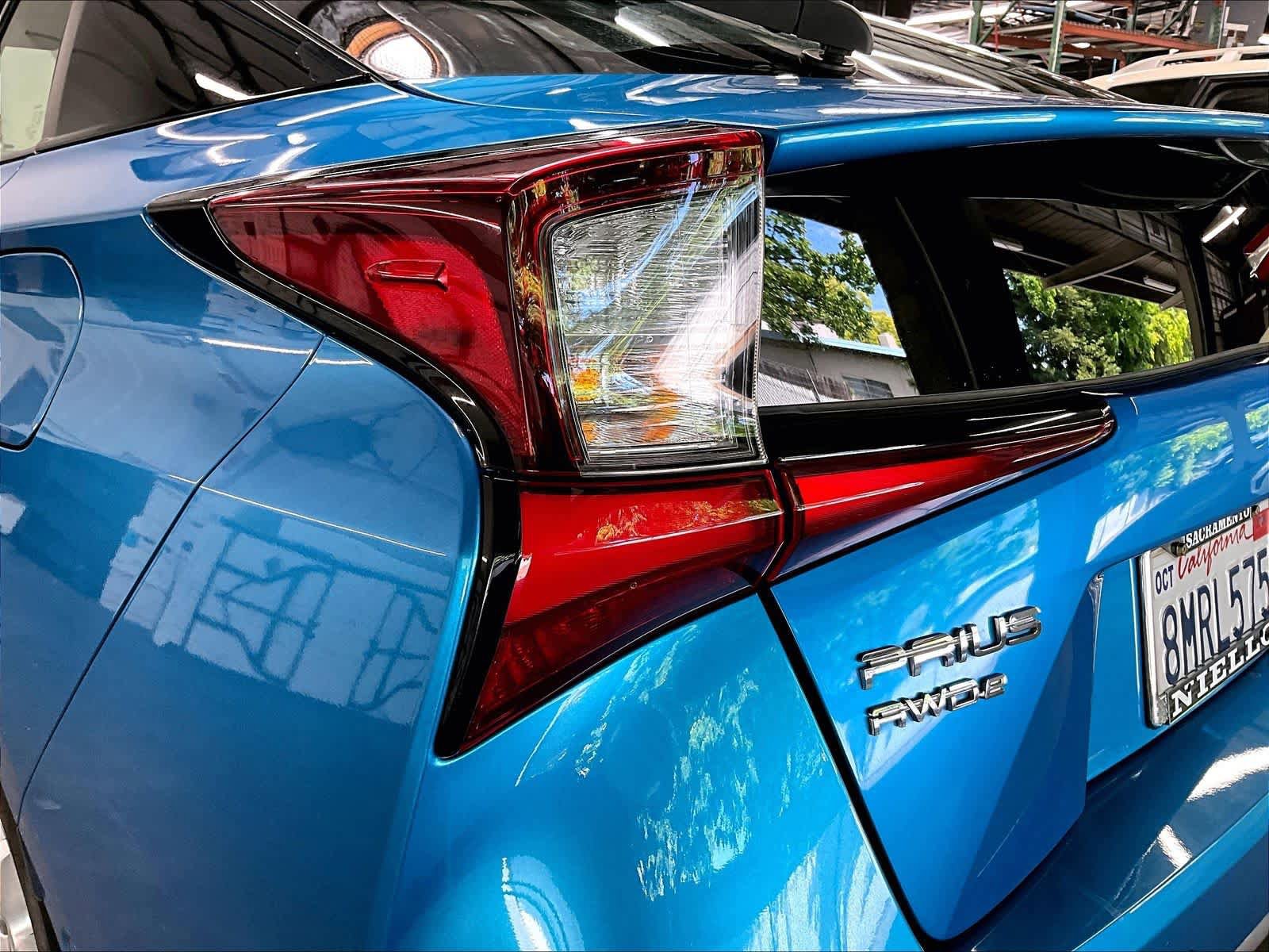 Used 2019 Toyota Prius LE AWD/4WD image 30