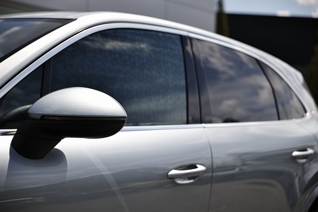 Used 2022 Porsche Cayenne Platinum Edition image 13