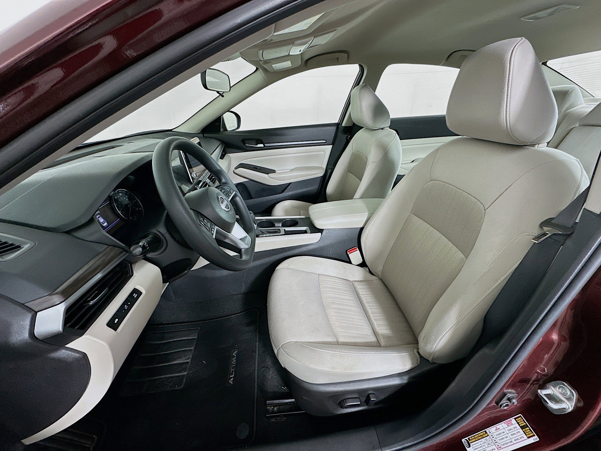 Used 2025 Nissan Altima 2.5 SV image 13