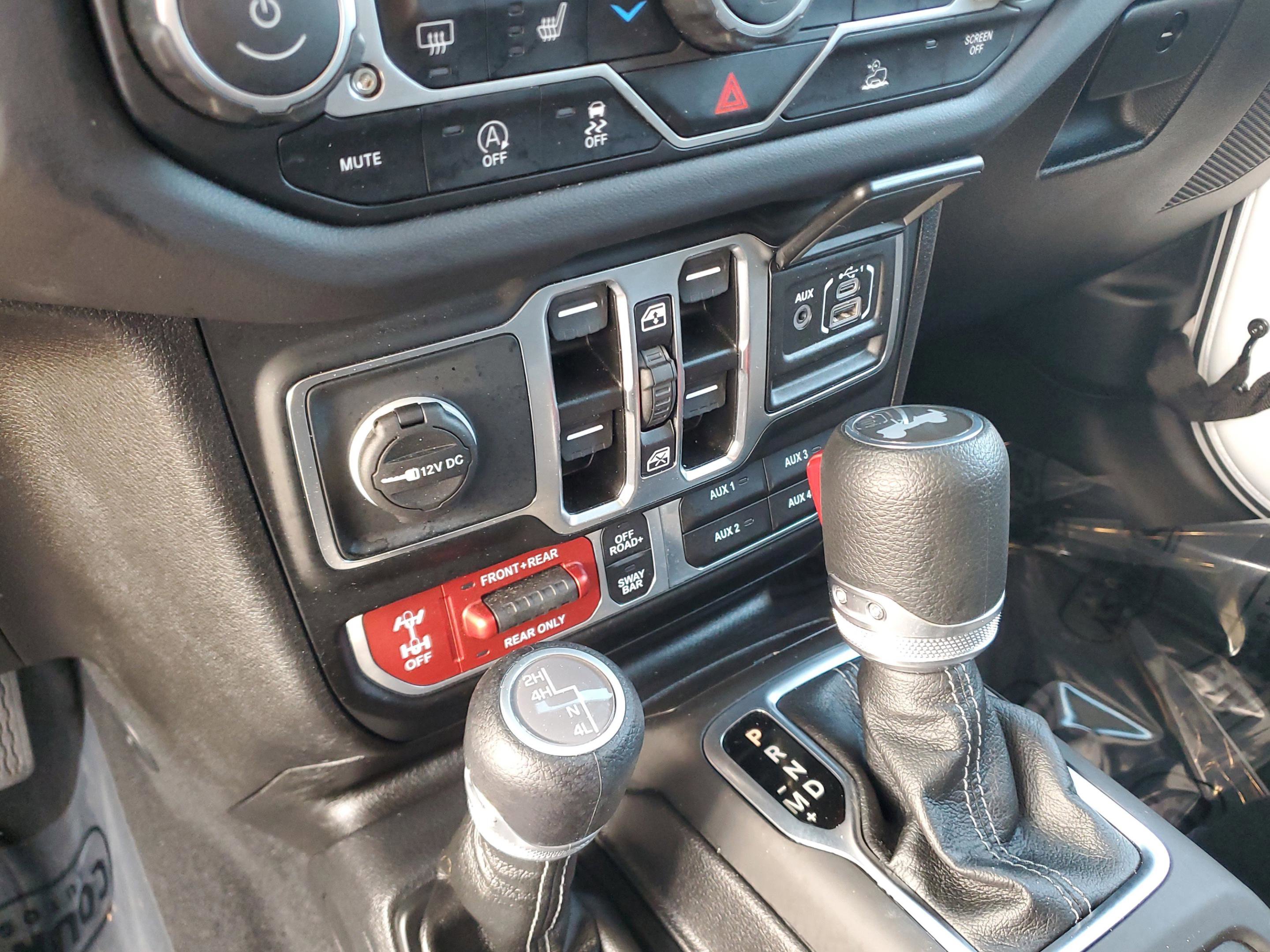 Used 2025 Jeep Wrangler Unlimited Rubicon w/ Convenience Group image 22